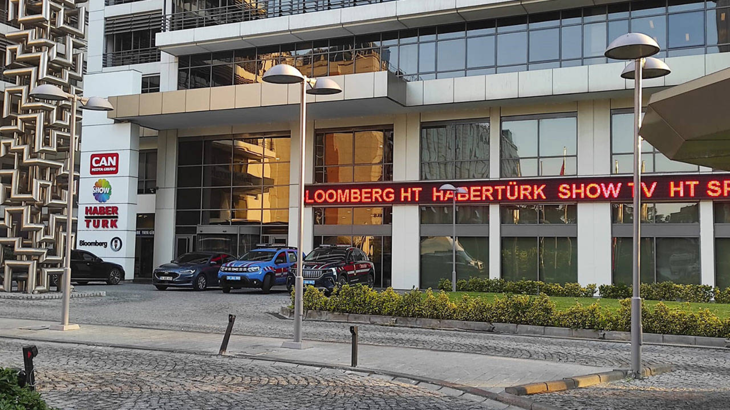 Habertürk ve Show TV dahil 121 şirkete el konuldu